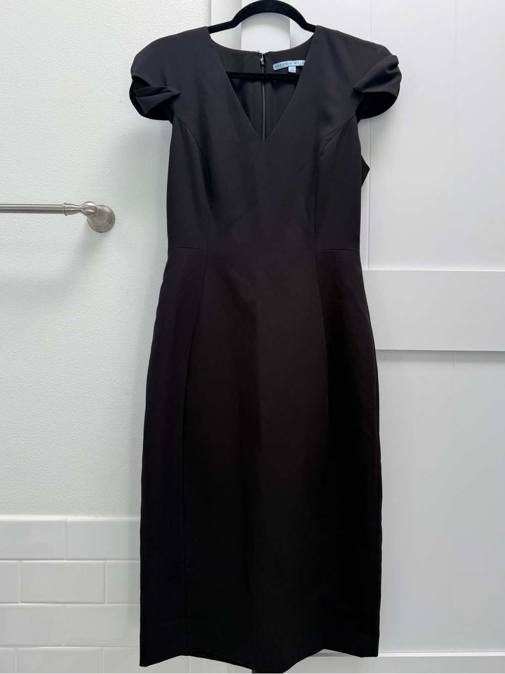 Antonio Melani Black V-Neck Cap Sleeve Sheath Midi Dress Size 2 LBD